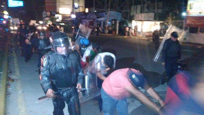 proamboax's tweet photo. #Informamos Hasta el momento se reportan 106 profesores de la #CETEG detenidos, se ignora su paradero. http://t.co/f6JmRe8d2W