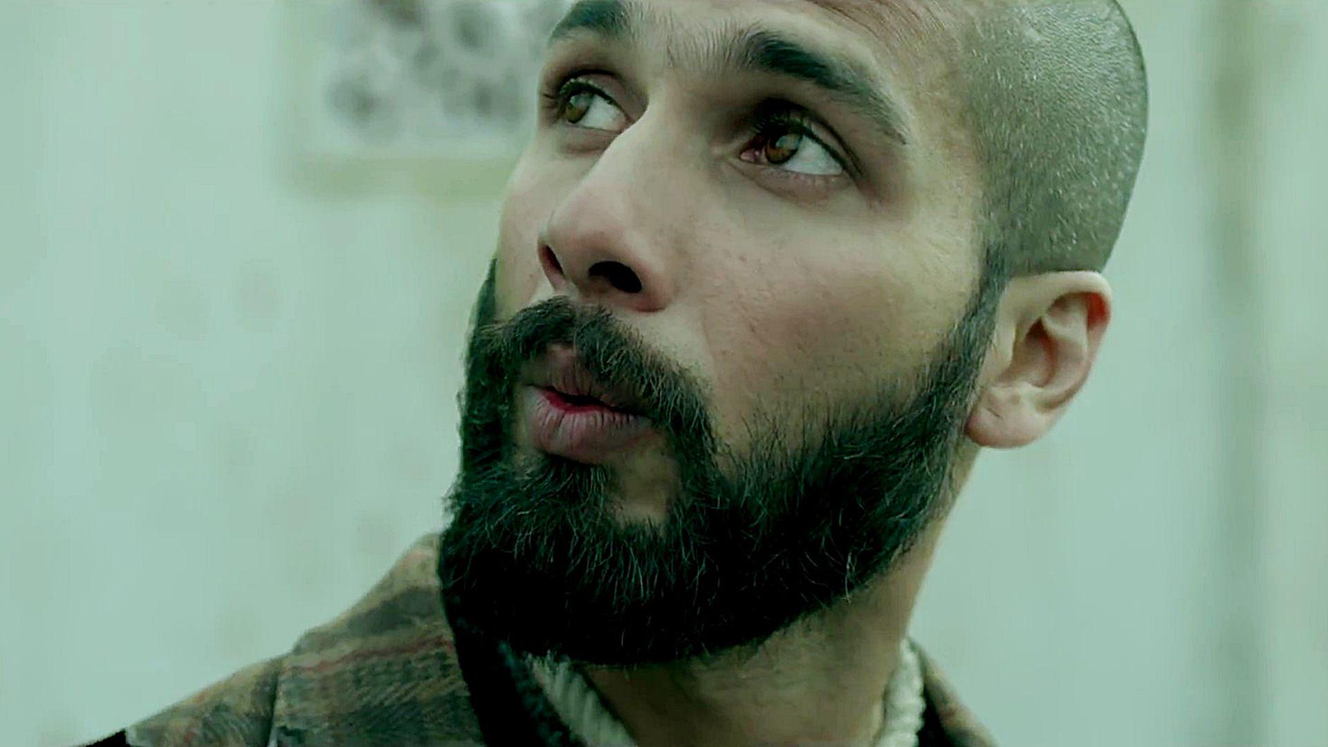 Happy Birthday Shahid Kapoor! Vote for your fav film here:  
