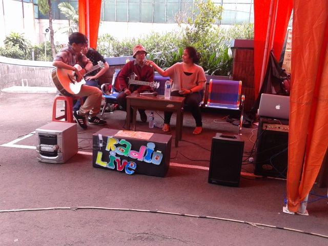 <a href="/WHITECHOCO_INA/">WHITE CHOCOLATE</a> salah satu dari band yang bakal tampil di IPfest, mereka bakal akustikkan nih disini yg mau nonton...