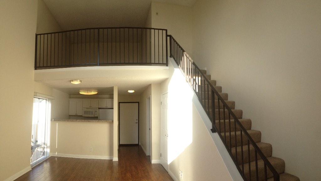 TheCollectionLA's tweet image. Downtown artist loft for rent.... #3239092670 #LA @WestsideRentals  @YelpLA @RentDotCom @trulia