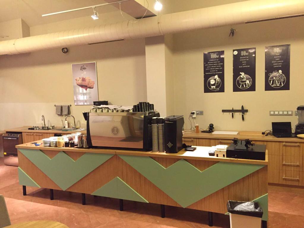 giovannifucili's tweet photo. #DoubleBcoffee moved to Praha @nuovasimonelli #aureliaT3 nice location http://t.co/HiedMhLVXc