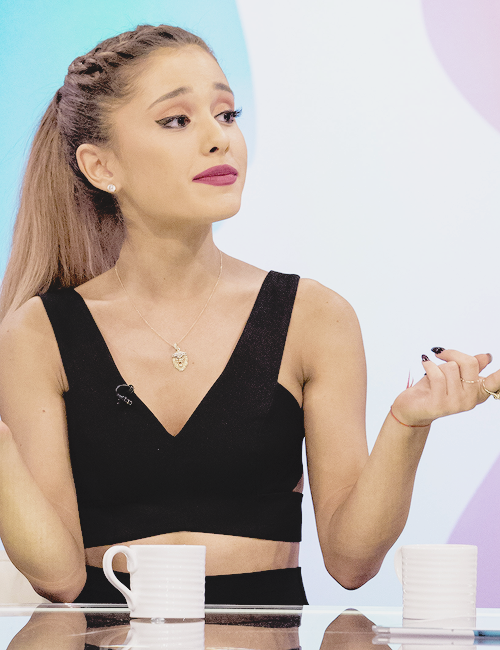 cyruscoffe's tweet photo. rt arianators @ArianaGrande #VoteArianaGrande #KCA http://t.co/5bgdBhg2Av