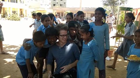 ReachingHandBlr's tweet image. #Volunteering fun with kids. #ReachingHand painting program