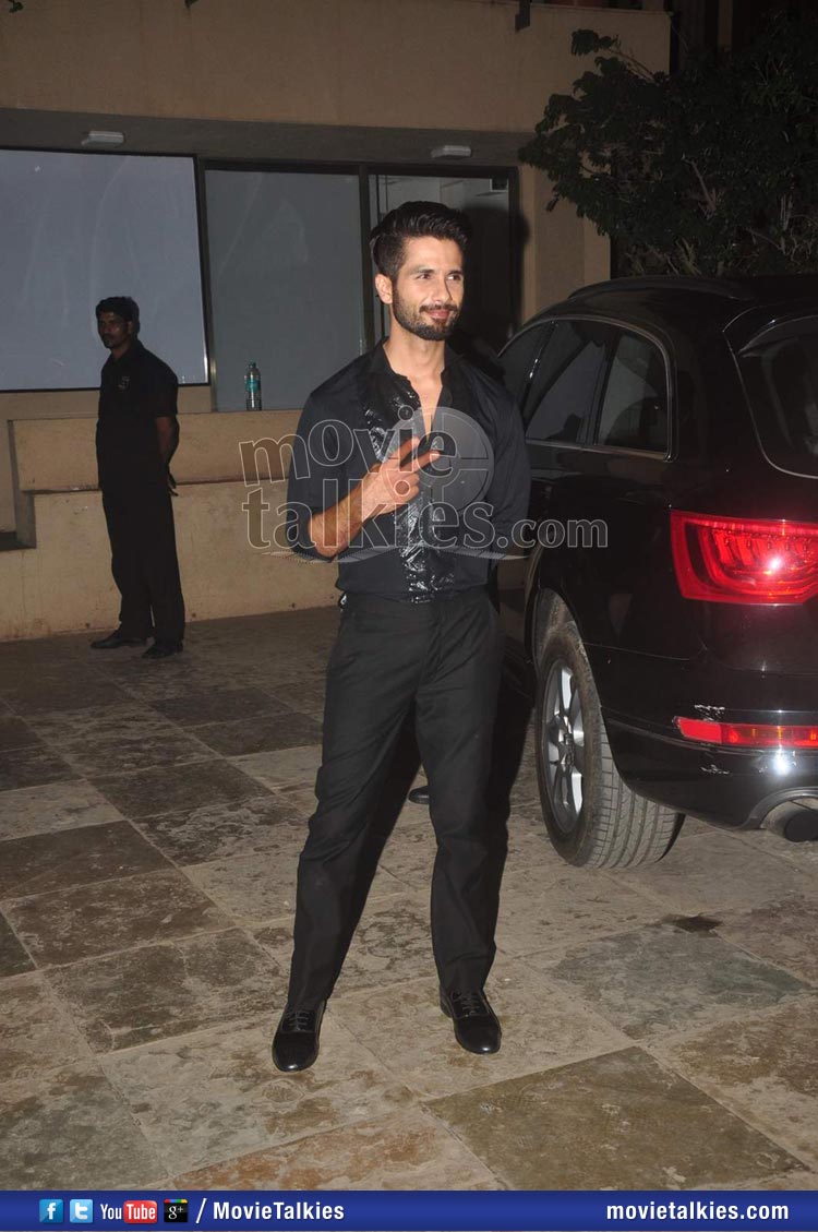  Birthday Bash At His New Home

See more:  
Happy Birthday Shahid Kaooor
