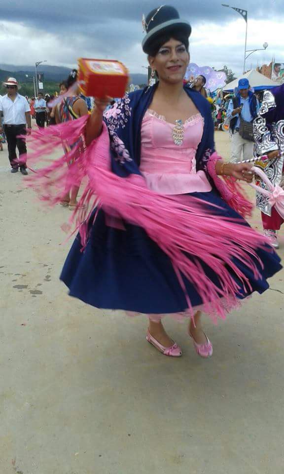 jpvm22's tweet photo. @PeriodistaV Por primera vez, Diversidad Transformista de Tarija hacen presencia en el CORSO INTEGRACION http://t.co/hm9J74wZlj