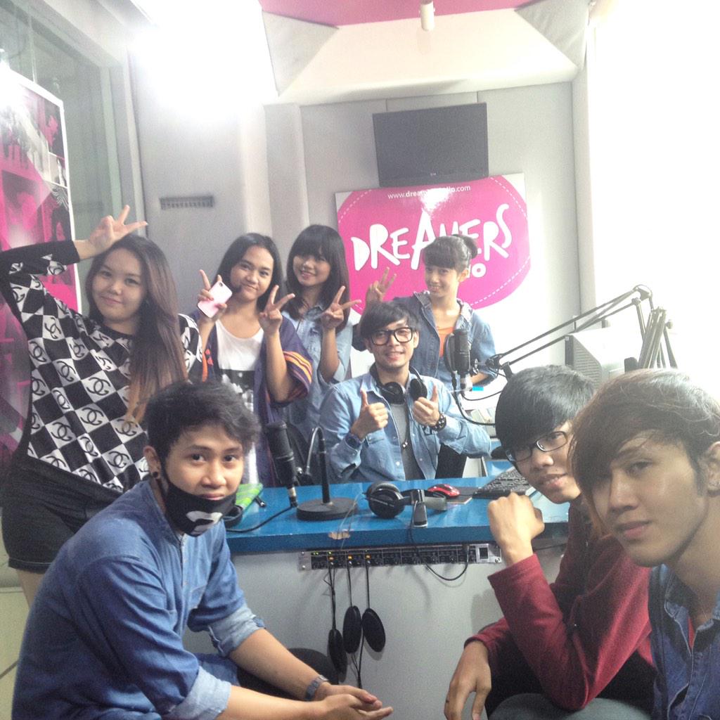 DreamersRadioID's tweet image. Ada @BSIDE_Official @OfficialWaddup di #KpopVaganza yg cerita persiapan mereka utk DF2015 on dreamersradio.com