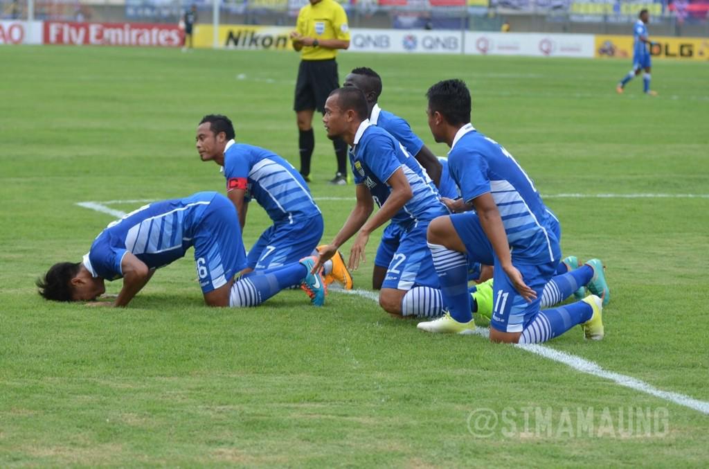 simamaung's tweet photo. Selebrasi gol pertama Persib http://t.co/V5YxOR5bRp