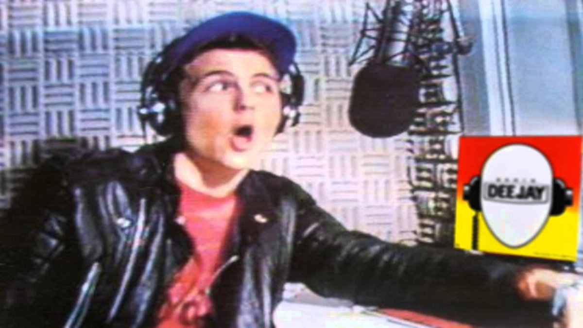 lorenzojova's tweet photo. alle 11 a @DjChiamaItalia con @LinusDJ e @NicoSavi http://t.co/U9OMgj2CzA