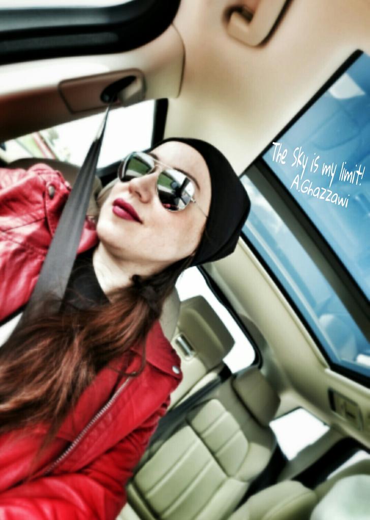 LebaneseUsa's tweet image. The Sky is my limit! What's yours? ✌ #Landrovermena #Myland #أرضي @LandRoverMENA #AlTayerMotors #Sharjah #dubai #uae