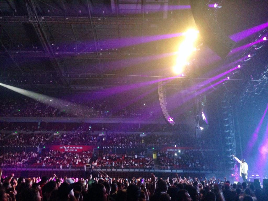 illusivepres's tweet photo. .@2chainz turning Sydney to π― right now. @Drake up next. #drakeoz #titiboi http://t.co/vRqntZprUf