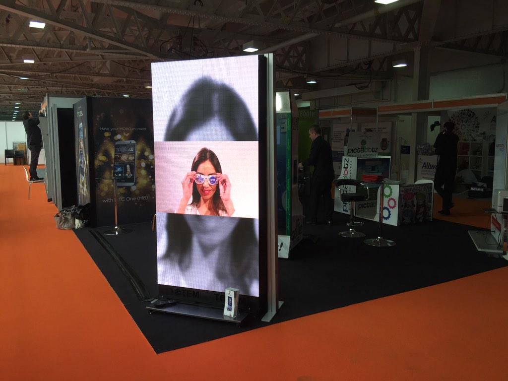 totemdisplays's tweet photo. At @tfma_event working with @SuperBEuro. Totem works perfectly with their #selfie mirror!
@totemdisplays http://t.co/7TIK4FoRLt