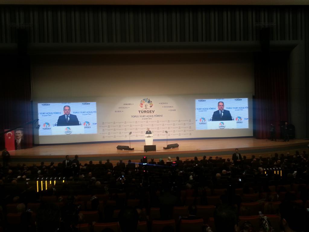 Gençlik Ve Spor Bakanı Akif Çağatay Kılıç toplu açılış programımızda konuşmalarını yapıyor.