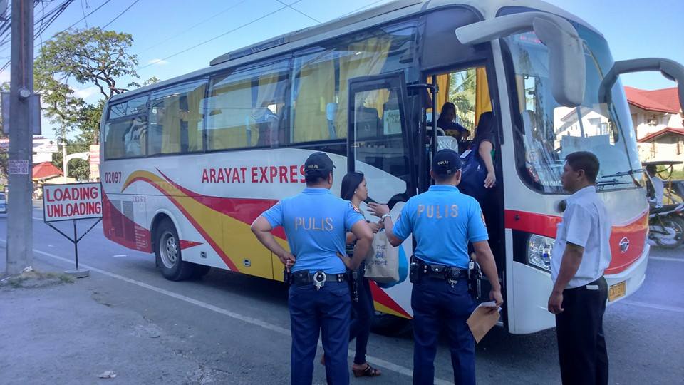 CABCITYPNPNEPPO's tweet photo. 2rpio_pro3 @PDNEPPO @drdapro3 PINSP DELA CRUZ conducted dialogue with Jeepney/bus drivers/commuters. http://t.co/naKWnX9r0J