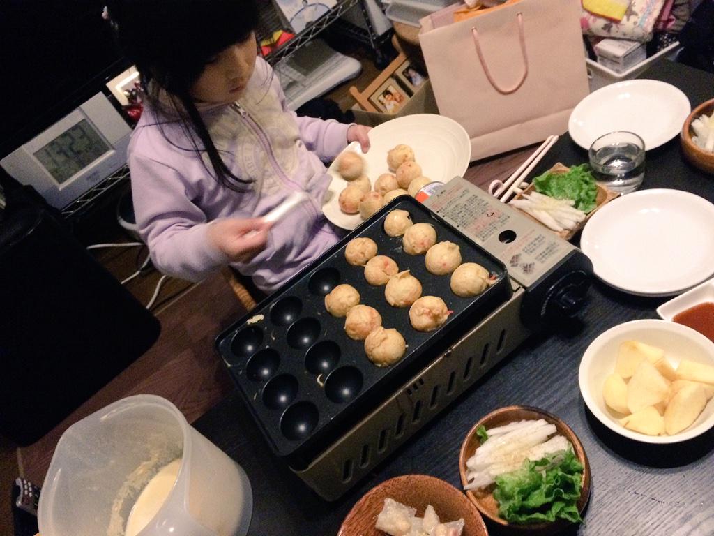 Hakoneko 仙台 本日のとうちゃんめし たこ焼きいっぱい 焼き鳥モモ串 大根サラダ カブと豆の煮物 我が家のたこ焼き 器は炉端大将に炎タコの鉄板装備なので色々コンパチ イワタニのサイトから部品だけ買いましたオススメ 今日も感謝して Hakoneko 仙台 本日のとうちゃんめし たこ焼きいっぱい 焼き鳥モモ串 大根サラダ カブと豆の煮物 我が家のたこ焼き 器は炉端大将に炎タコの鉄板装備なので色々コンパチ イワタニのサイトから部品だけ買いましたオススメ 今日も感謝して