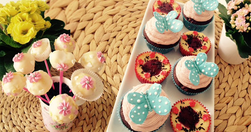 DelphiComHH's tweet photo. Backfee Lisa hat uns mal wieder mit Ihren Köstlichkeiten verzaubert!
Frühlingsgleiche Grüße von der Alster! #muffins http://t.co/hYsVJC8F7O