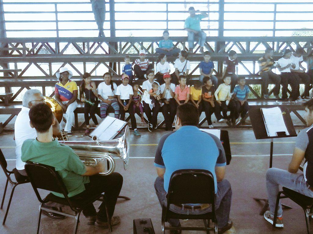 Demostración de corno #sector Santa Inés II #cancha techada 25 /02#MAT #ElSistemaCumple40 <a href="/SistMon/">Sistema Monagas</a>