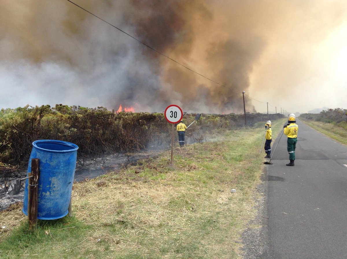 Major veldfire raging on Palmiet side of Kleinmond