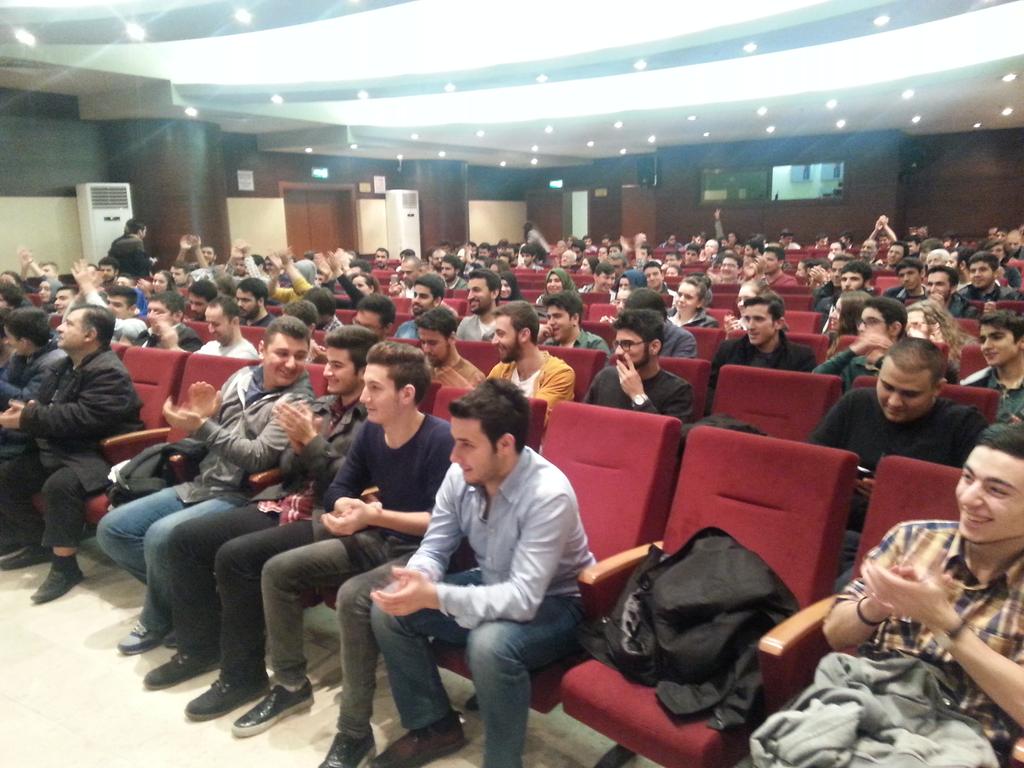 Ertem Şener ile Konuğu Ahmet Çakar söyleşimiz, sporseverlerin yoğun katılımıyla başladı.