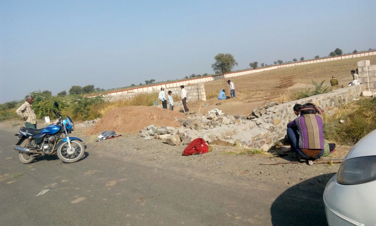 AtmiyaPropertie's tweet photo. Atmiya Residency Dholera ( Special Investment Region) Gujrat
Site Progress Pictures.Invest In Plots Starting Rs.4.5 L http://t.co/G8fsBEwvp9