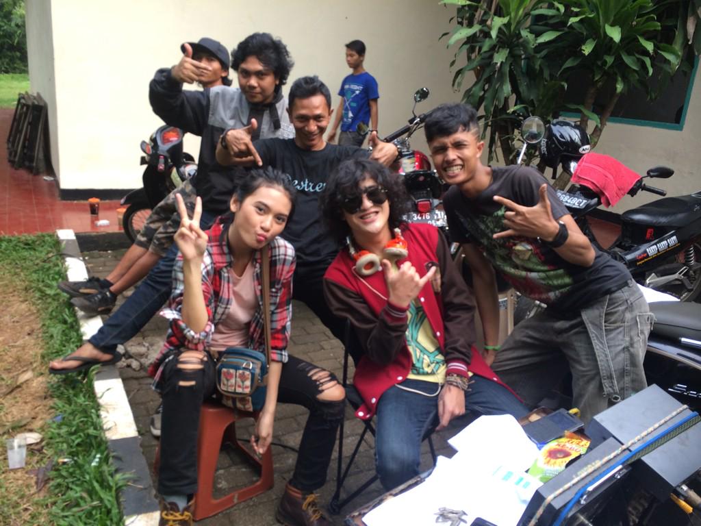 IndahpermataS_'s tweet photo. last day shoot #RahasiaAura soo saaddd :'( http://t.co/hH3LBNU8sD