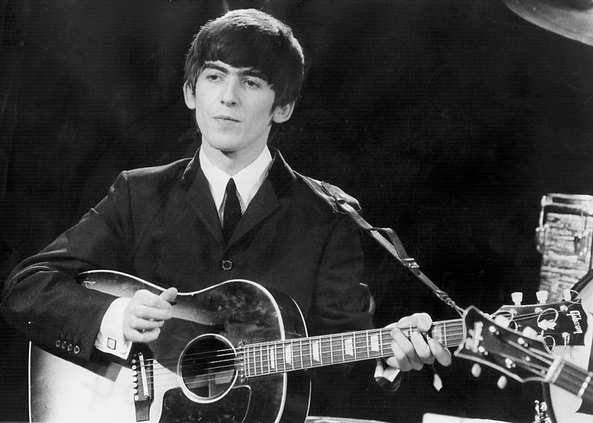 Tal día como hoy en 1943 nacía George Harrison, el beatle silencioso. Cumpliría 72 años. Happy birthday! 
