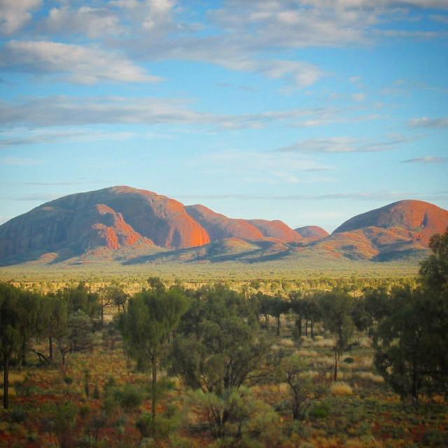 KeiranLusk's tweet photo. Like a painting. Morning light cast upon the domes of Kata Tjuta. #SeeAustralia #NorthernTโฆ http://t.co/Y92wkuzOC9 http://t.co/OT7YFmDc51
