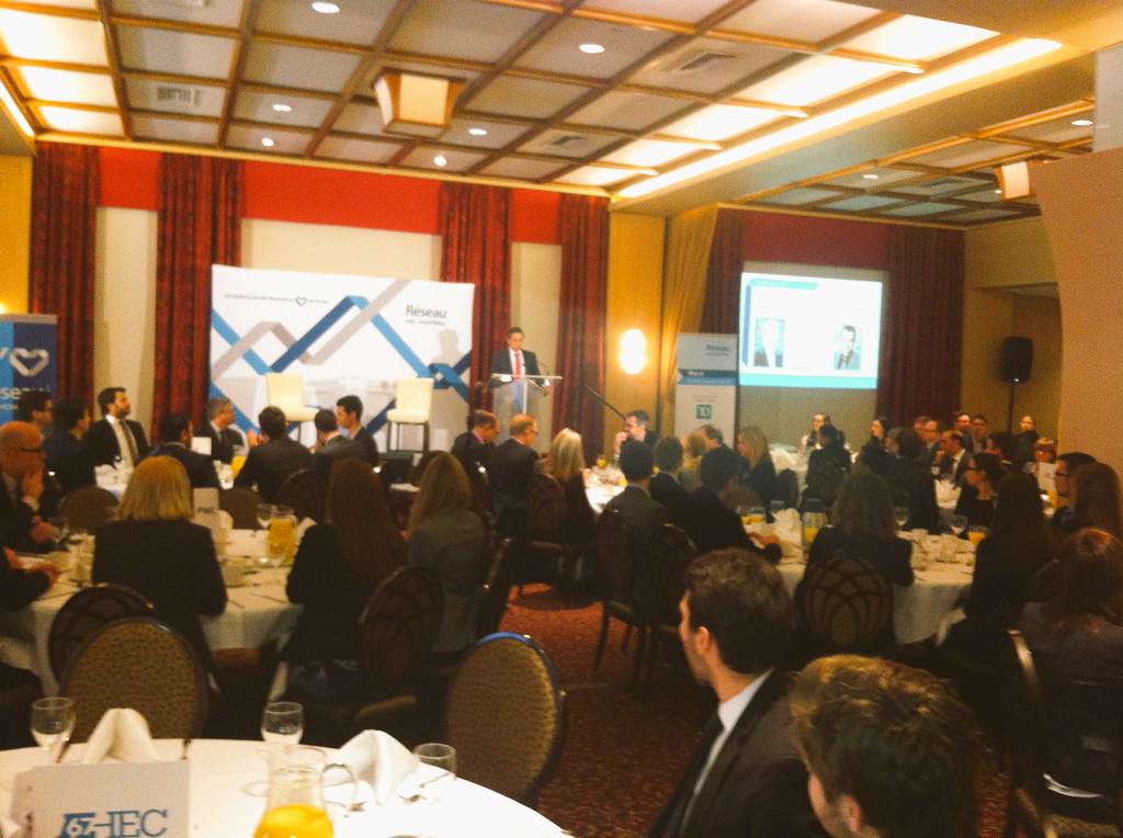 diplomeshecmtl's tweet image. Salle comble pour ce #dejhec avec Alain Brunet @EMBAMcGillHEC 2011 et PDG de la #SAQ