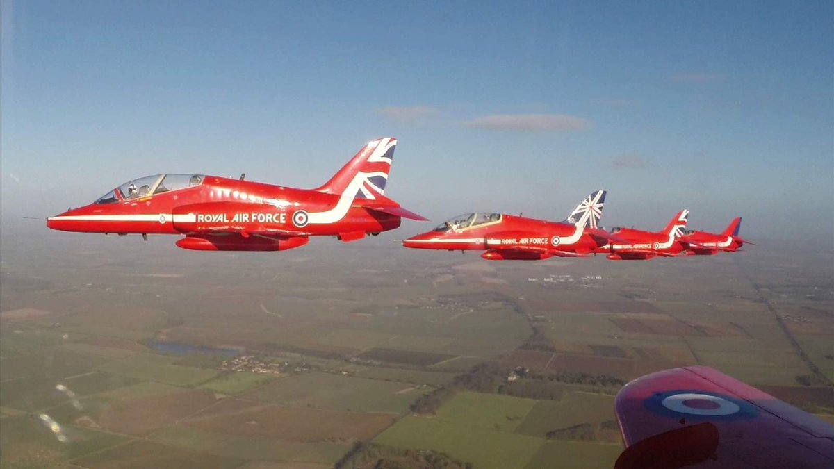 Red Arrows reveal first livery change in its history with a newly redesigned tail fin trib.al/t5jc67L