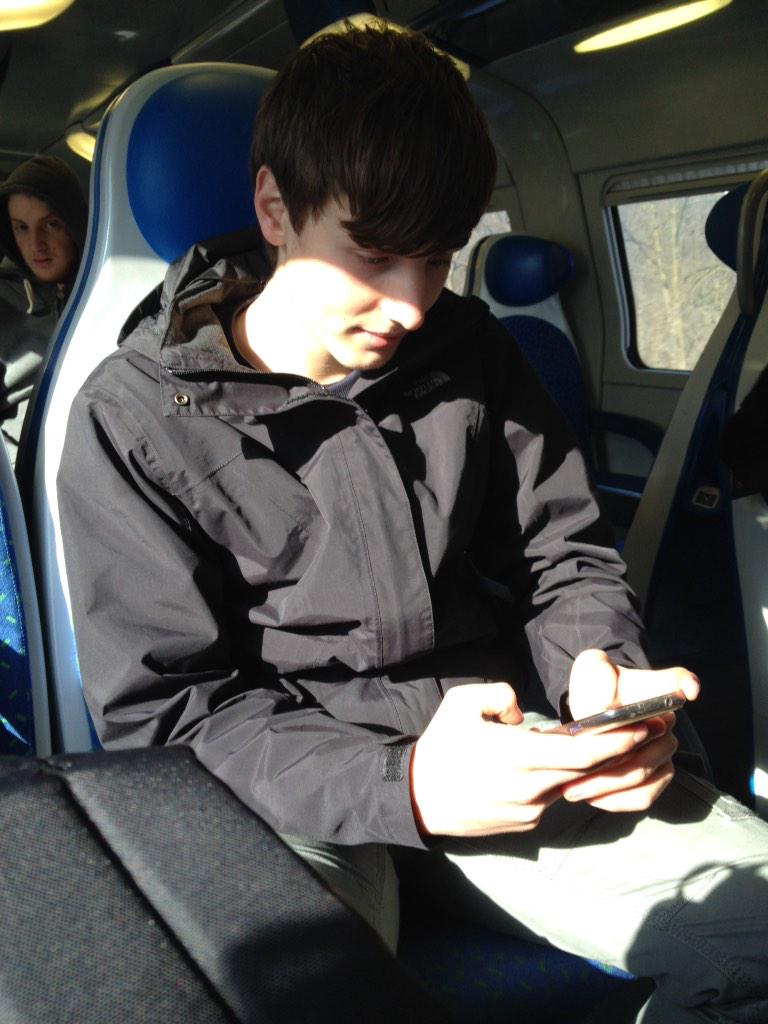 sab___'s tweet photo. @TRFM24 sono impegnata, ma la torta l'accetto comunque http://t.co/wH2h0qJlnh