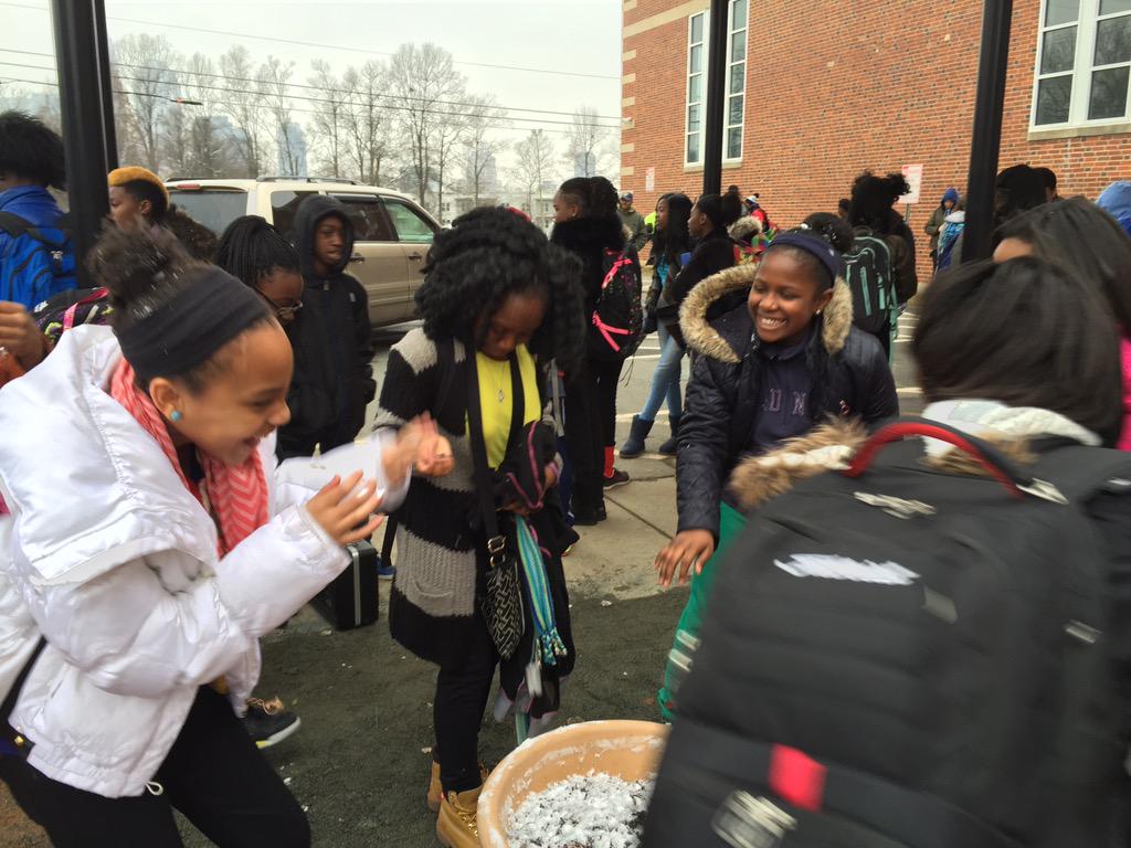 LisGurthie's tweet image. Tiniest snowball fight ever yesterday at @PiedmontIB #SouthernSnow #cmsk12 #piedmontyouknow #afterschool