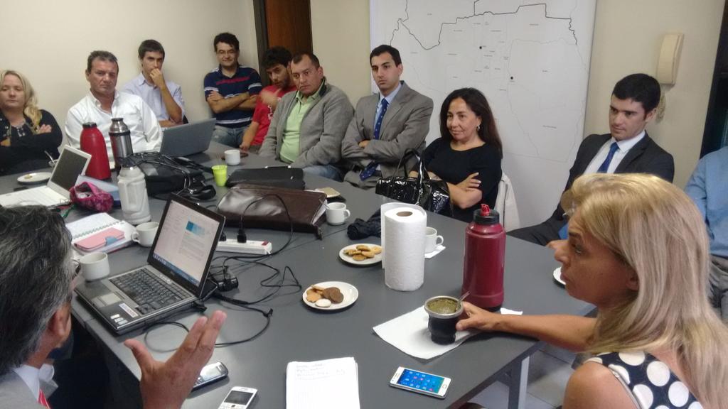 Con mis equipos técnicos e integrantes de la <a href="/FundacionIdeal/">Fundación Ideal</a>  hablamos de lo que vendrá. @UnCambioRadical