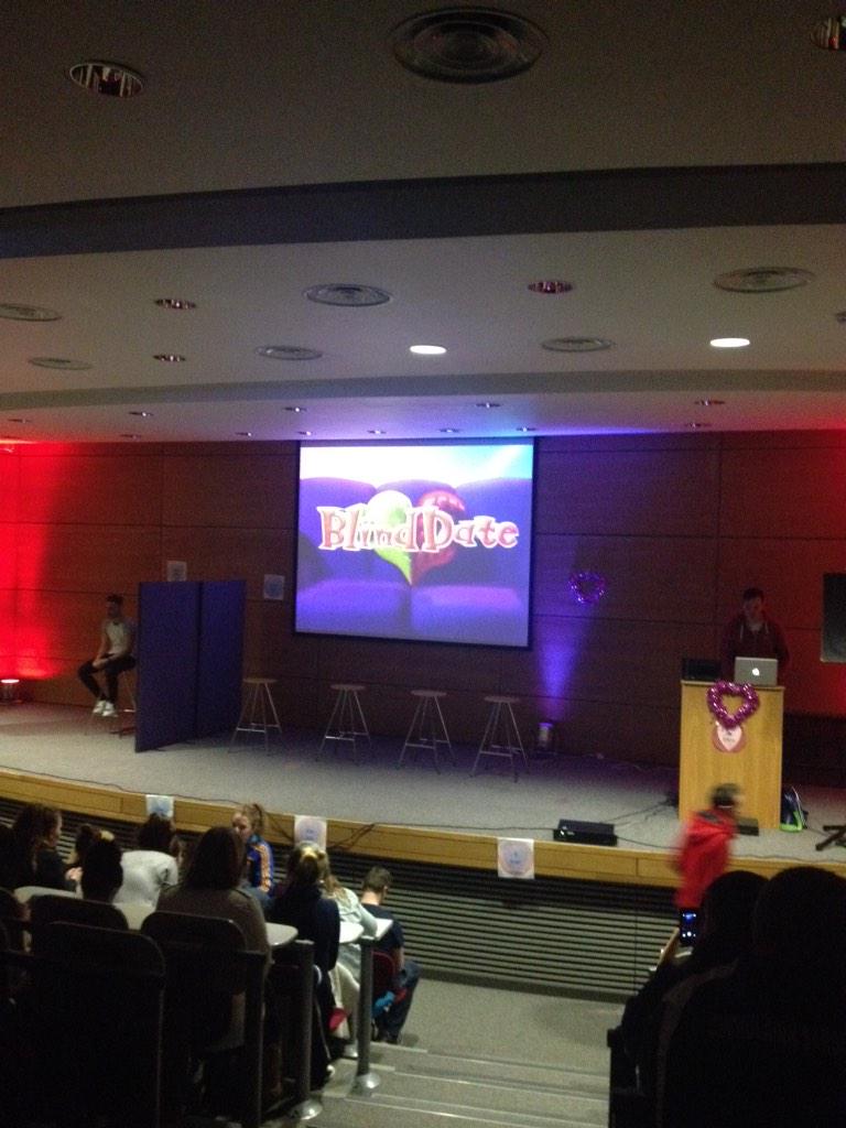 roddyfreyne's tweet photo. At Blind date  organised by Event year 3- packed house- picking bride and groom for Rag week wedding http://t.co/1PYZ93V3Ga