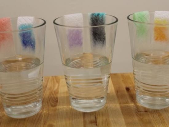Like magic, watch how these colors slowly creep up these paper strips! Learn how to #DIY >> koala.cr/1FAc4OK