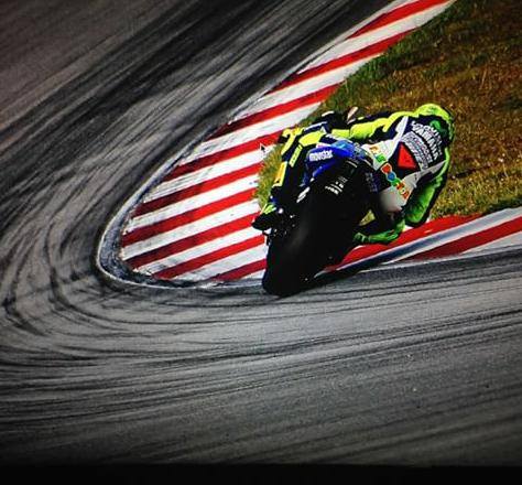 Rossihastalamue's tweet photo. Gran foto de #VR46 #TestSepang2 http://t.co/aBW6rZ09o4