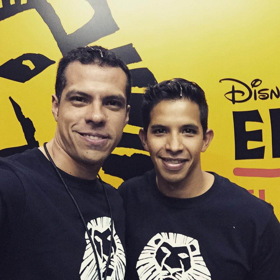 MauDeMontellano's tweet photo. Mi buen amigo @oscar_bailarin y yo #LanzamientoERL #ElReyLeonMx http://t.co/6RLzxev65H