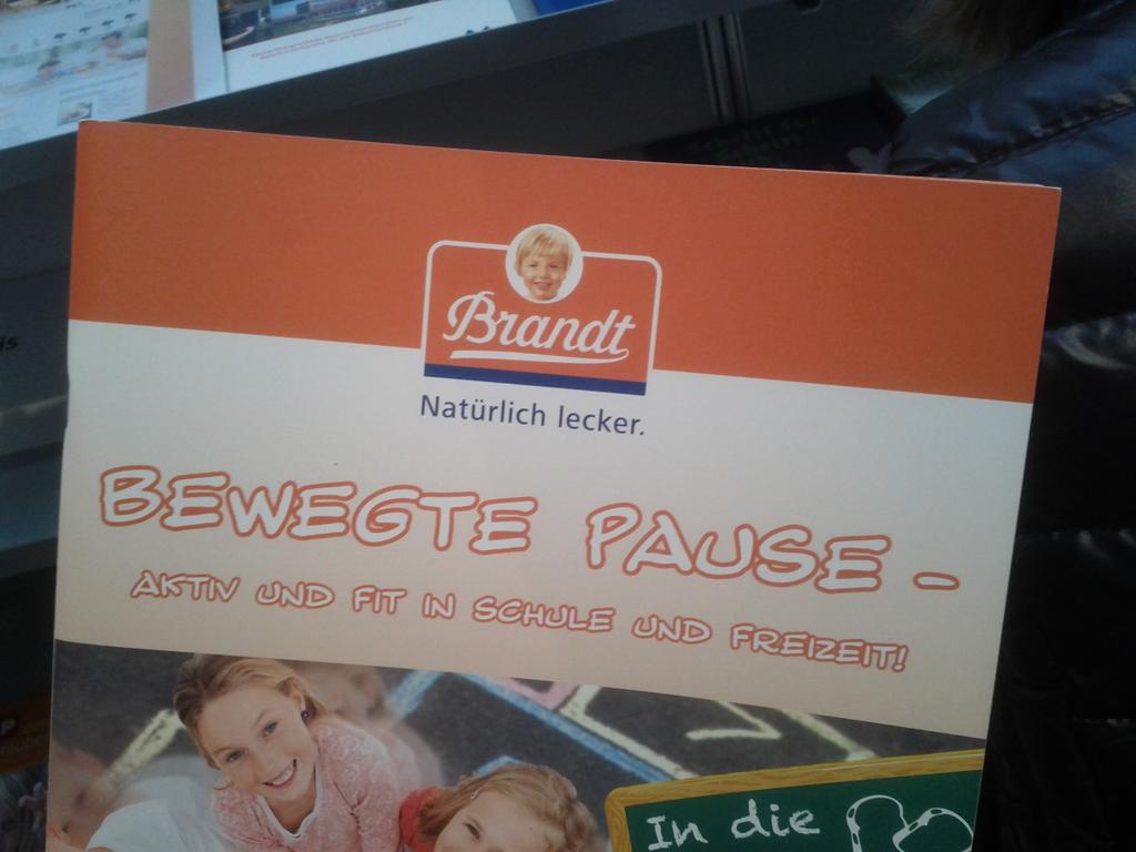 Die Zwieback-Schokoladen GmbH Brandt will für gesunde Pausen sorgen. Ein  Fall für @foodwatch_de? #didacta15, image size:1024x768