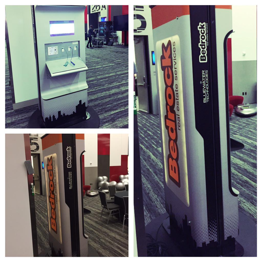 Tamara_L_Knapp's tweet photo. @BedrockRES #SolarKiosk! #innovation at its best! @BWTechnologies #FRVI #FRVICLE @DarleneStrick6 http://t.co/OWCqrK1yBj