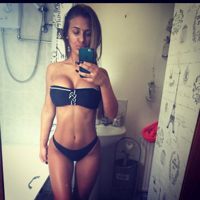 RGPxxxx's tweet photo. After gym selfie #seeingchanges #gymbody  😊😜💪 http://t.co/vbsVPikkzH