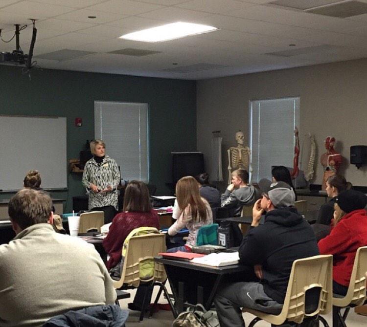 clevelandunivkc's tweet photo. First presentation underway at NWACC! #learningaboutchiro #beadoctor #clevelandcandid π #chiropractic http://t.co/JM7pxLk5L7