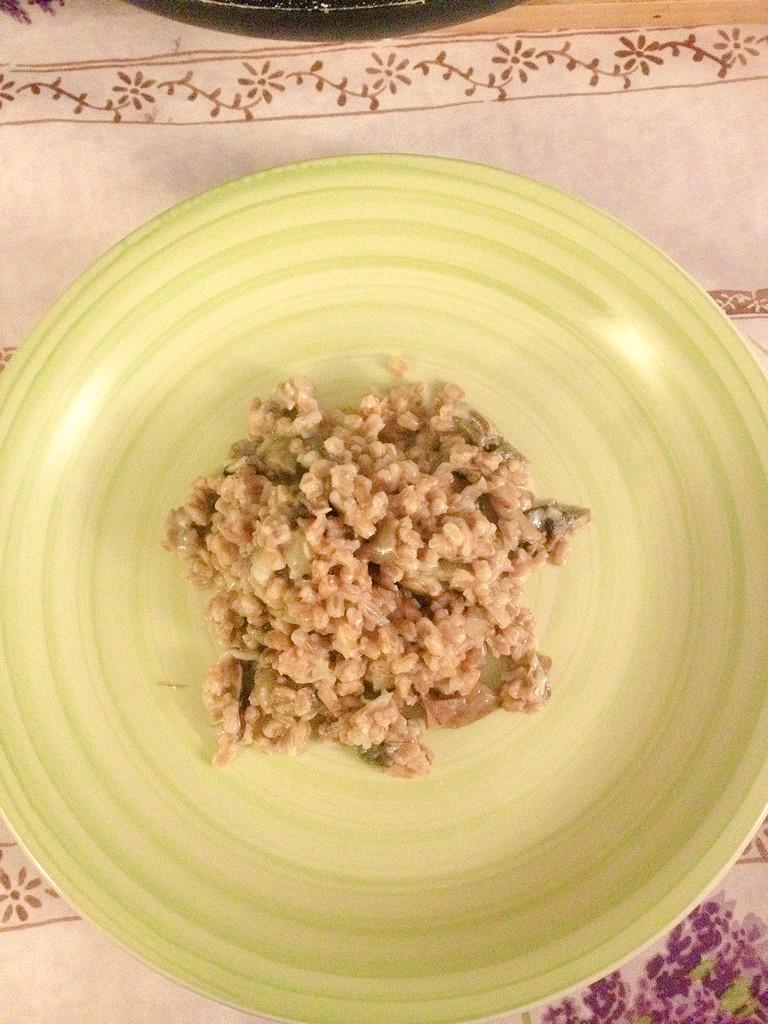 foodiefoodie81's tweet photo. Stasera a #cena #farrotto ai #porcini😋 @MenudiBenedetta @GialloZafferano @soniaperonaci @benedettaparodi che ne dite? http://t.co/JHUoWOihD5