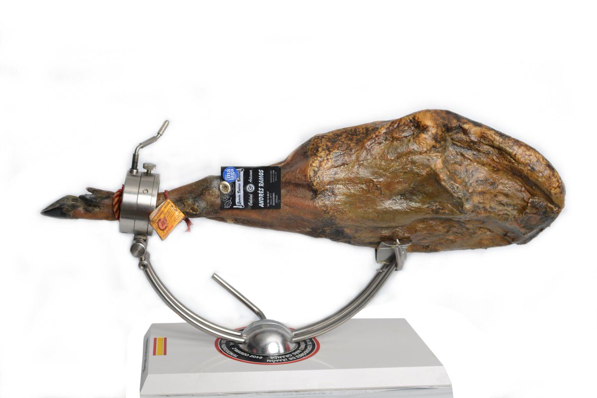 JAMONES CURADOS CON CARIÑO