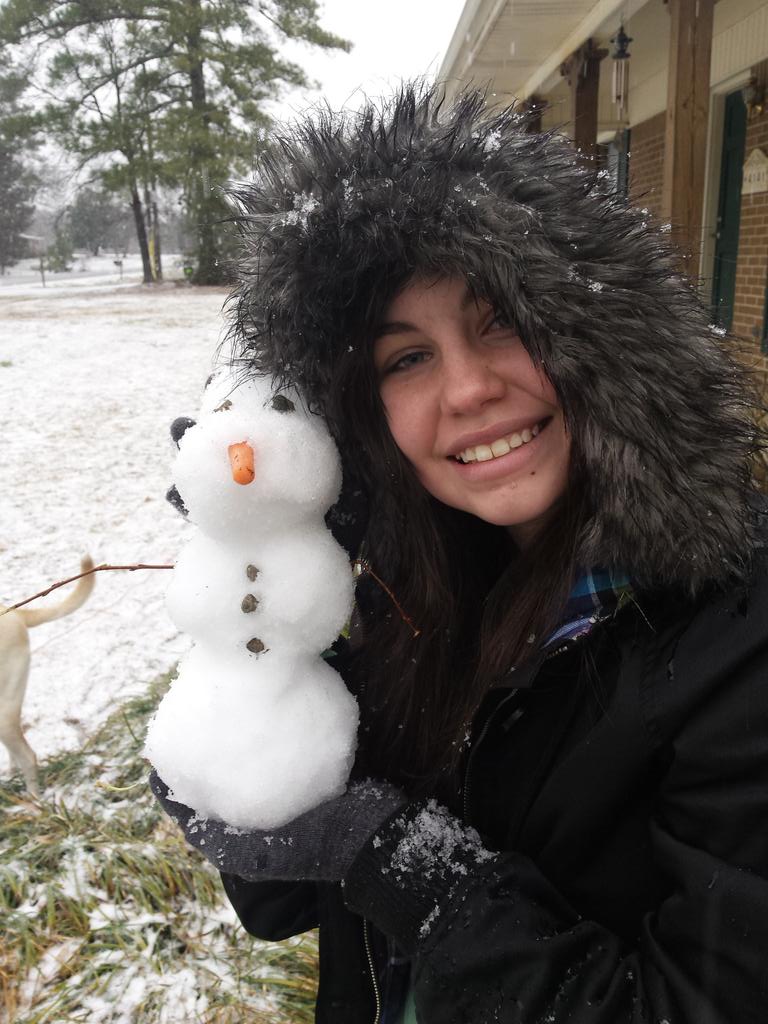 CarrieGinSC's tweet photo. @gadsdentimes @Alabama13 my daughter and Olaf http://t.co/vQxzHL6gig