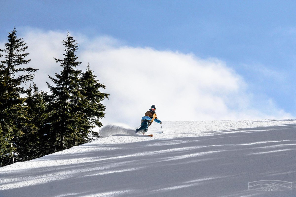 SaddlebackMaine's tweet photo. Cloudy skies gave way to a beautiful blue sky day! Warm temps and amazing snow conditions. #bluebird #TrailLessSkied http://t.co/u8vvSLPB1r