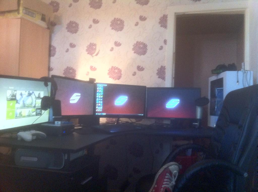 eRa_Lethal's tweet image. when you spend all your money on gaming equipment