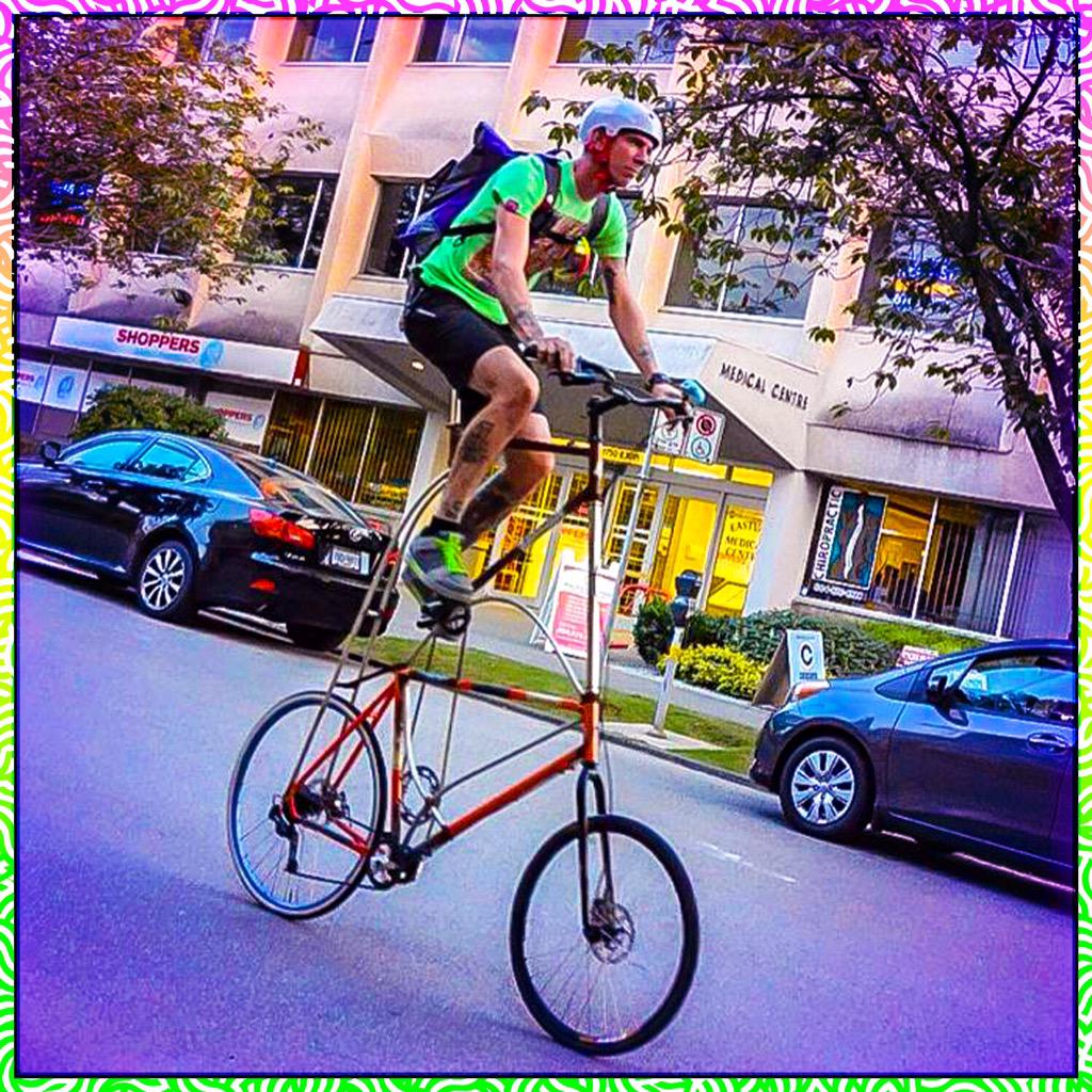 VANDALrgz's tweet photo. WeSeeYouWednesday: Tall George crushing the tall bike game in his Green iLIVEBIKEPOLO T! Nice pic by Chris Bruntlett! http://t.co/FqViqNlfoc