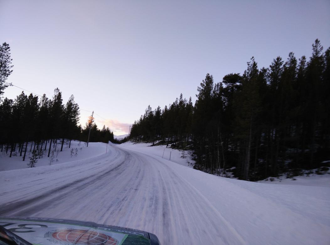 FlamingValves's tweet photo. On route to #Trondheim #carbagerun; 300km snow on roads! Very cool!! http://t.co/YRtZbm64T7