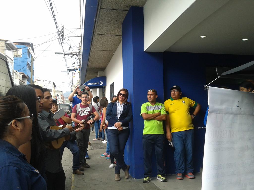 Genesis_ND's tweet photo. 23F cuarteto del @CoroSinfonicoJM de #Merida av. 3 banco mercantil @elsistema @fosjiem #ElSistemaCumple40 http://t.co/PRRdX0WgOf