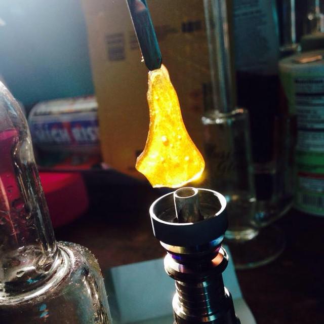 applejuice14431's tweet photo. ripping that fire all day ๐ฅ๐จ #BHOlife #710 #710society #dabcity #dabstagram #instadabs #thcommunity #420 #420friendโฆ http://t.co/gPALduiAaV