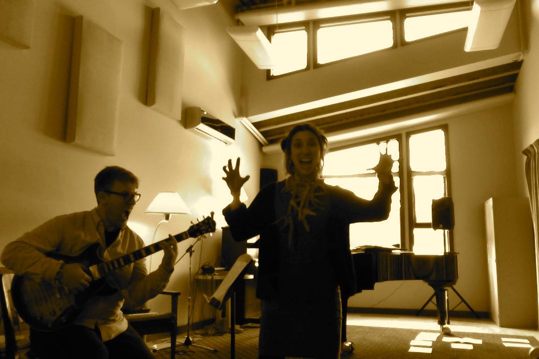 Bon souvenir de résidence <a href="/thebanffcentre/">The Banff Centre</a> <a href="/BanffMusic/">Banff Centre Music</a> avec Marc-Olivier Lamontagne! #frankensteinopera #itsalive