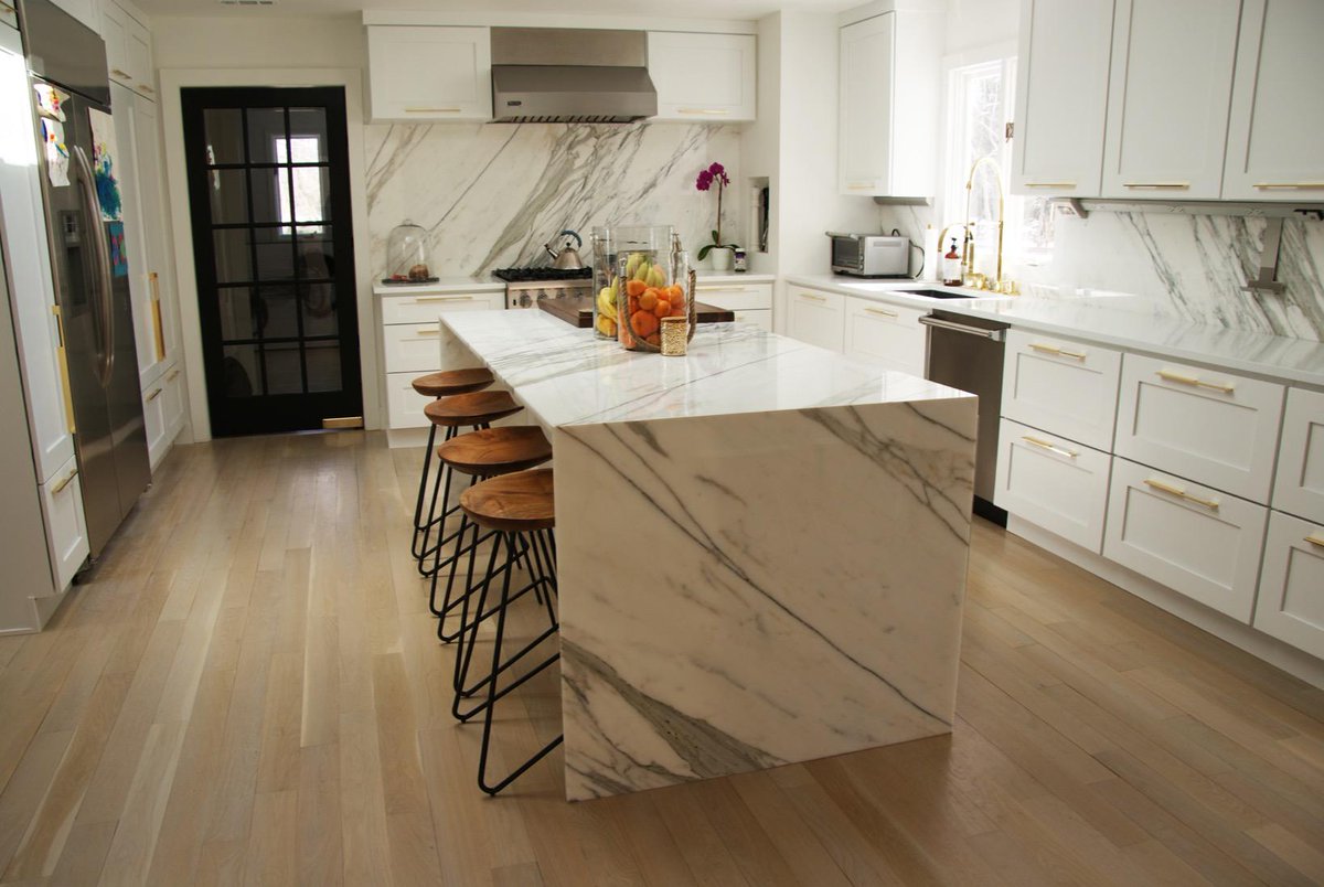 RT <a href="/Polycor/">Polycor 🌿</a>: Full Backsplashes are making a comeback...and they're going even higher! #KBtribechat